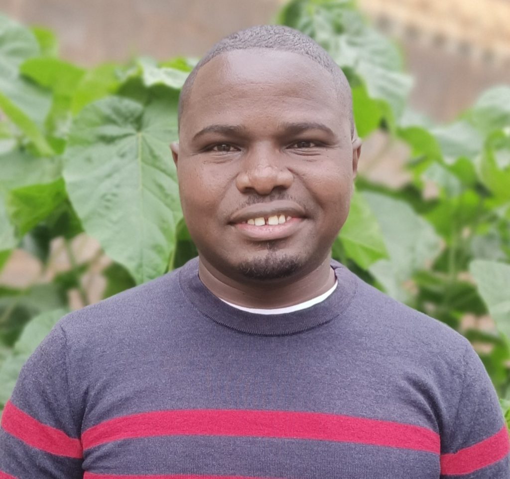 Portrait photo of John Saruni