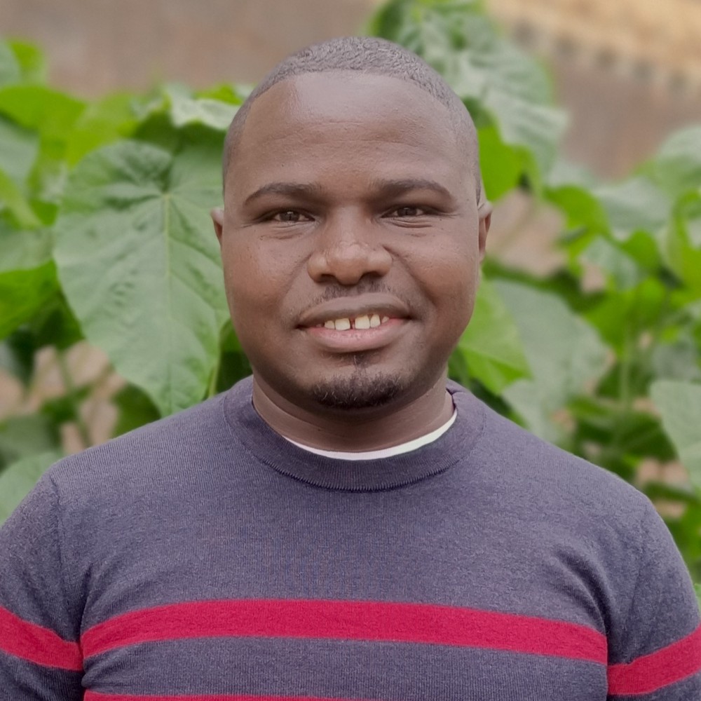 Portrait photo of John Saruni