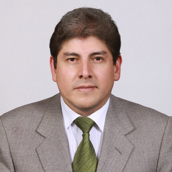 Portrait photo of Roberto Zambrana