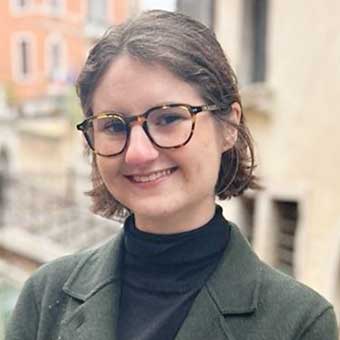 Portrait photo of Claire Van Zwieten