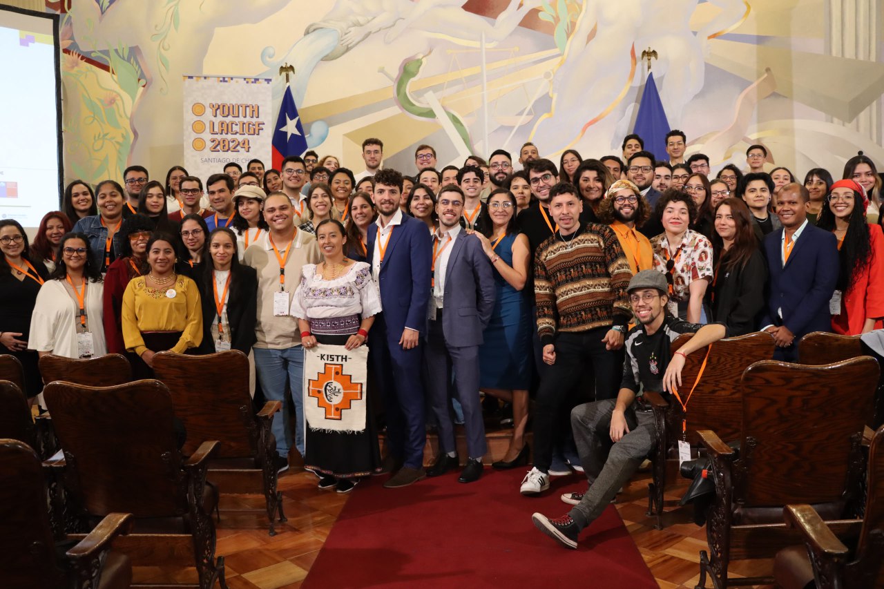 A huge group of young event participants pausing for a group photo